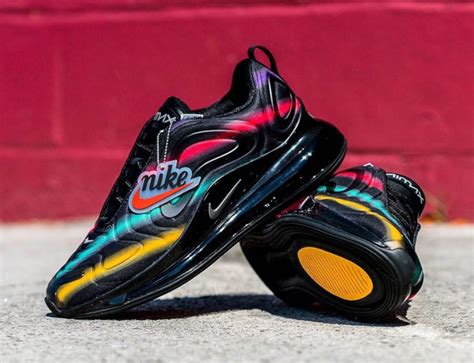 Nike Air Max 720 black neon